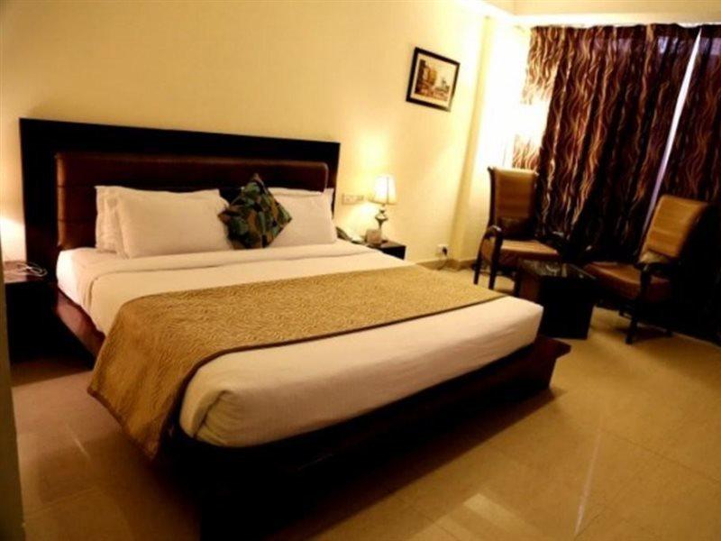 Hotel Eqbal Inn Патиала Экстерьер фото